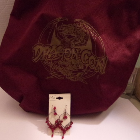 DRAGON CON TOTE AND EARRINGS. S2-2 - Picture 3 of 4